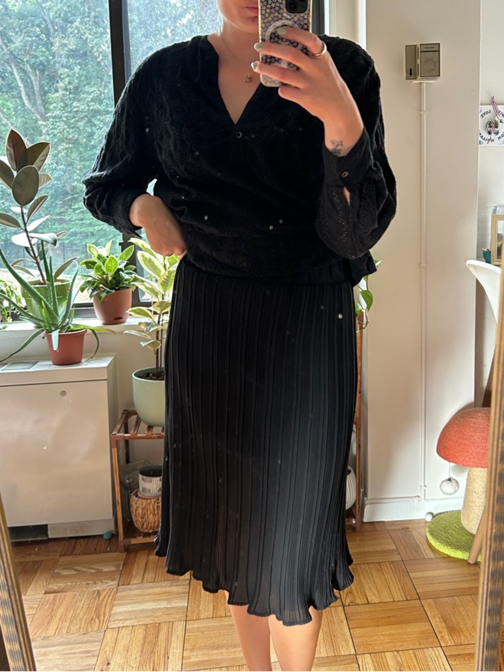 Pleione Black Pleated Midi Skirt